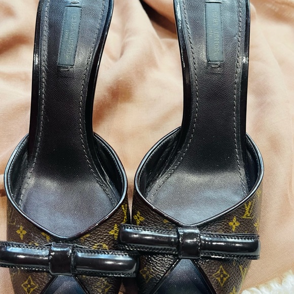 Louis Vuitton Canvas Printed Slide - Picture 3 of 9